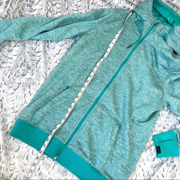 Oakley Wind and Water Resistant Hooded Jacket - Picture 8 of 15